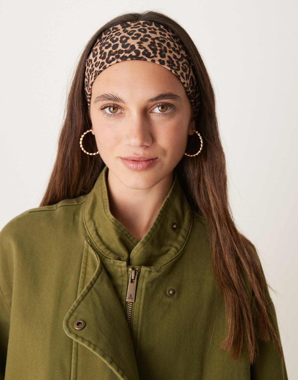 Wide jersey headband in leopard print, flat view