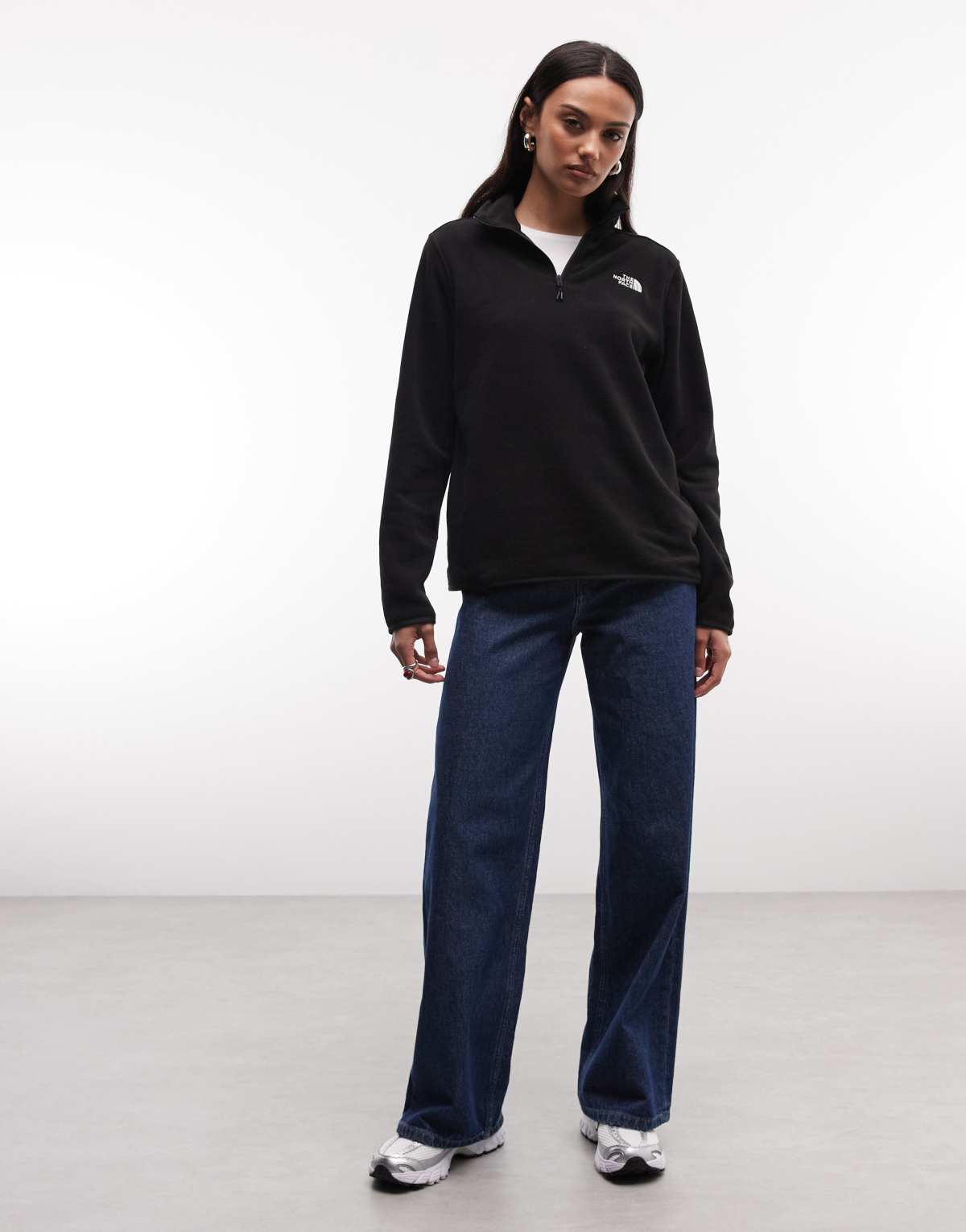 The North Face Glacier 100 1/4 Zip Fleece in black, view 2