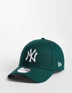 New Era NY Yankees 9FORTY essential cap in dark green, front view