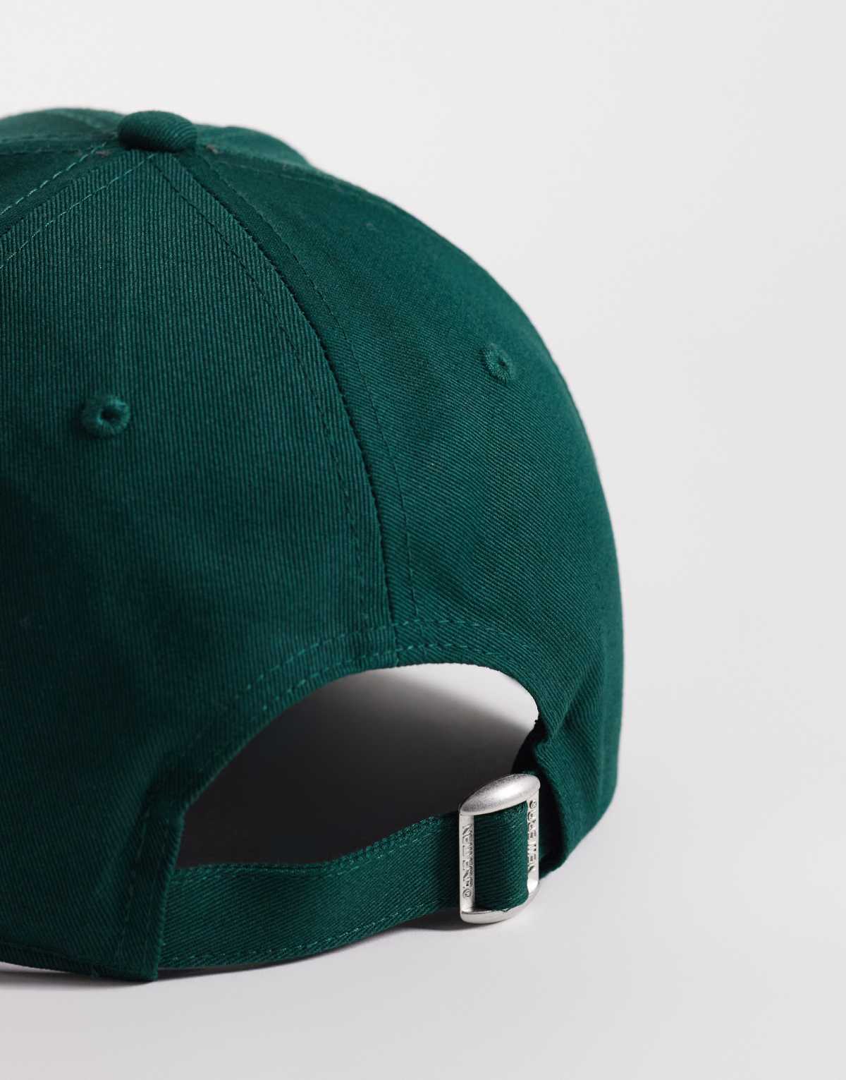 New Era NY Yankees 9FORTY essential cap in dark green, back view