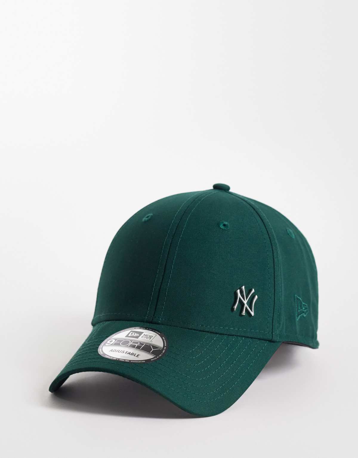 New Era NY Yankees 9FORTY flawless cap with metal badge in dark green, front view