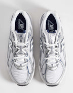 New Balance 740 trainers in navy and white