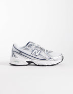 New Balance 740 trainers in navy and white