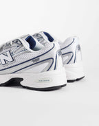 New Balance 740 trainers in navy and white